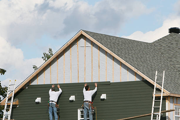 Professional Siding technician working in Reedville, VA